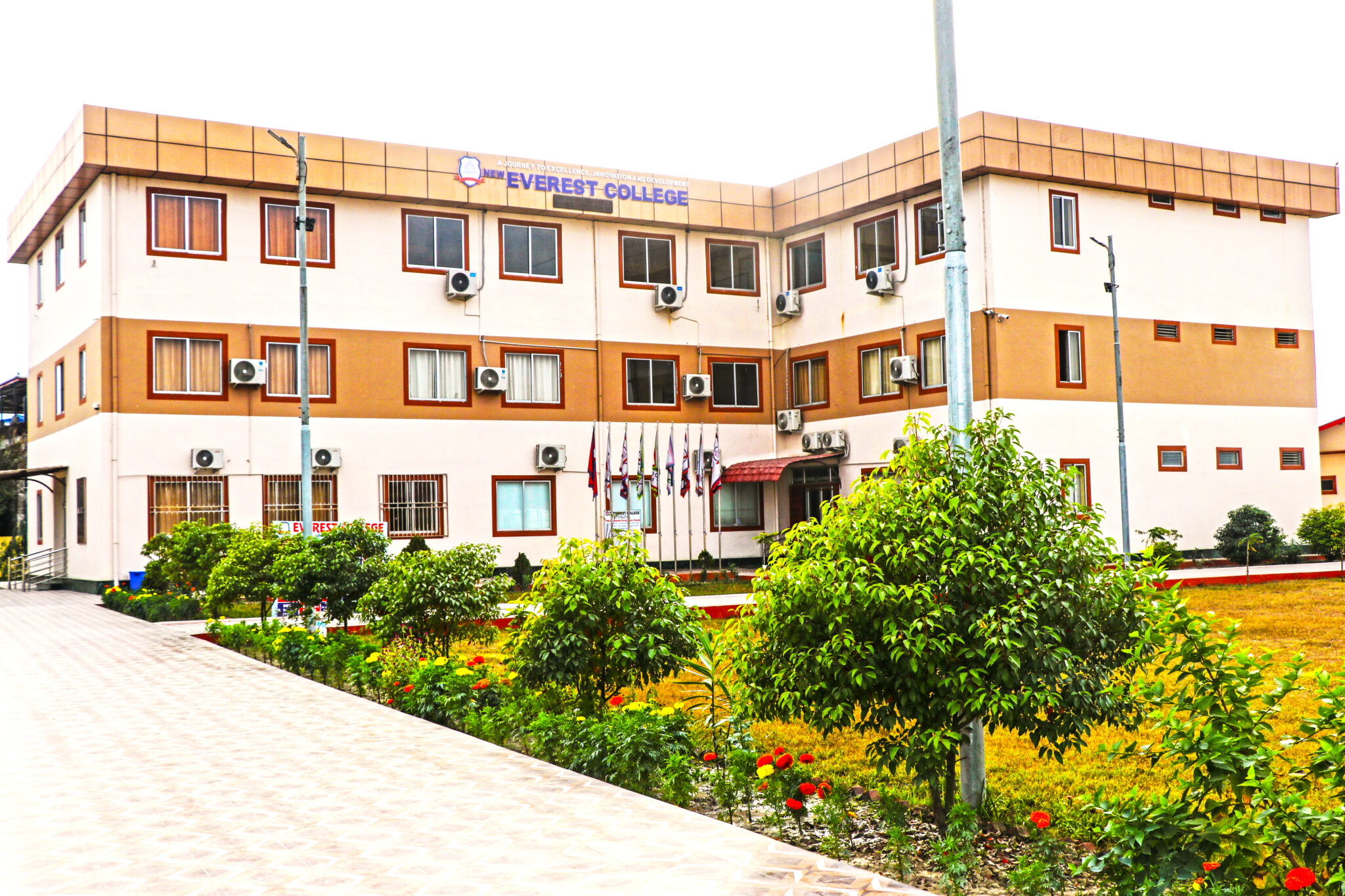 Everst college.jpg